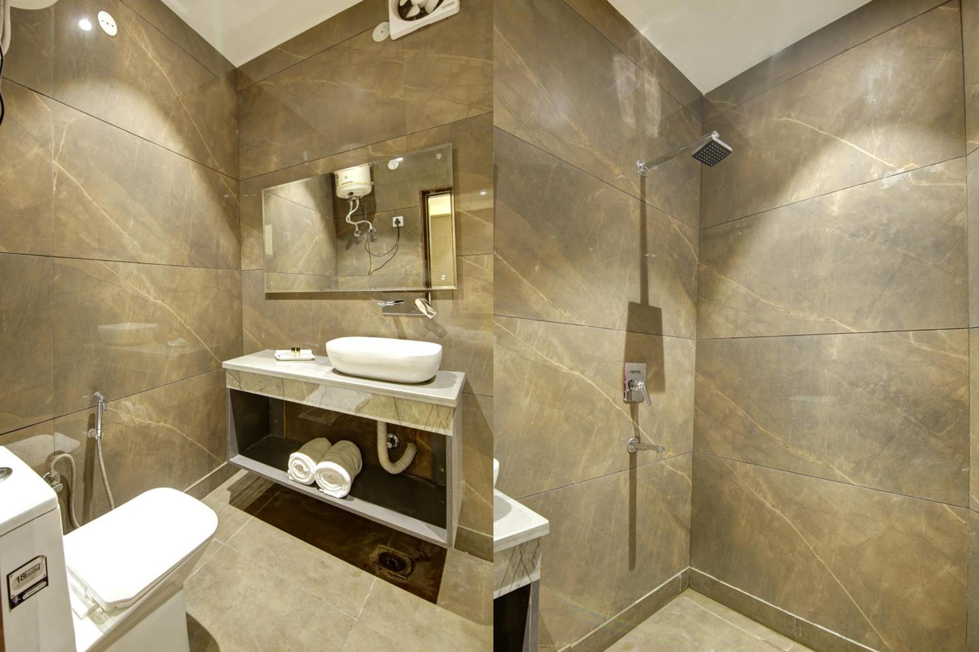 Hotel Kashish Plaza - 5 Mins From Metro Station Delhi  Exteriör bild