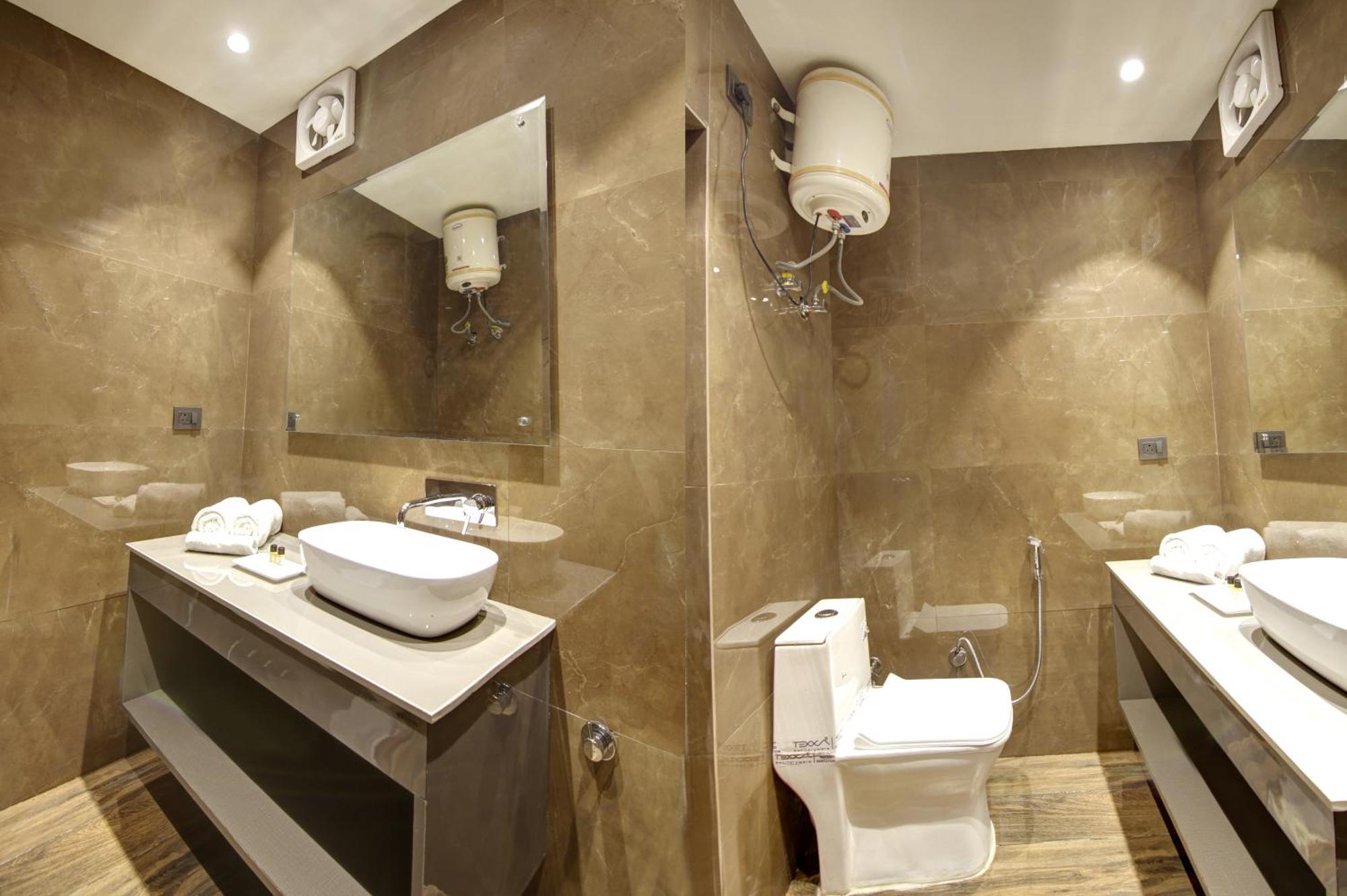 Hotel Kashish Plaza - 5 Mins From Metro Station Delhi  Exteriör bild