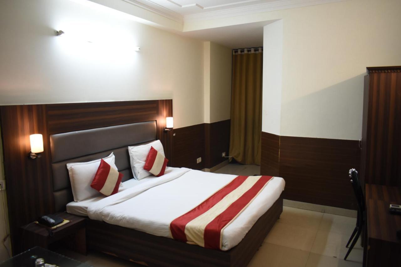 Hotel Kashish Plaza - 5 Mins From Metro Station Delhi  Exteriör bild