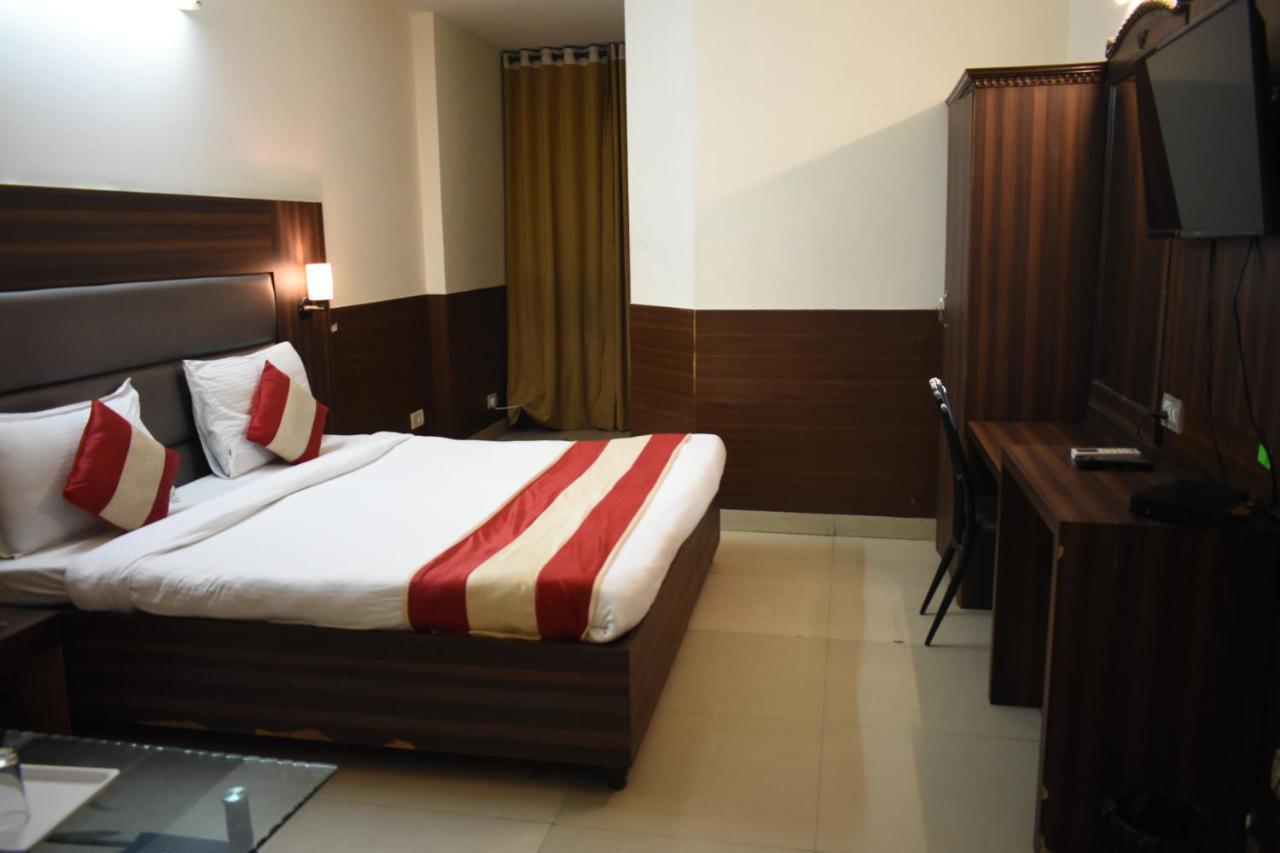 Hotel Kashish Plaza - 5 Mins From Metro Station Delhi  Exteriör bild